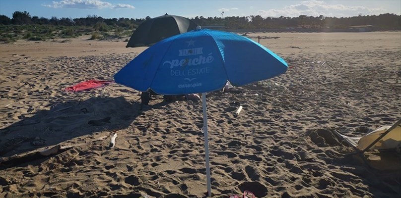 Campomarino In Spiaggia A Prendere Il Sole Giovani Sorpresi E