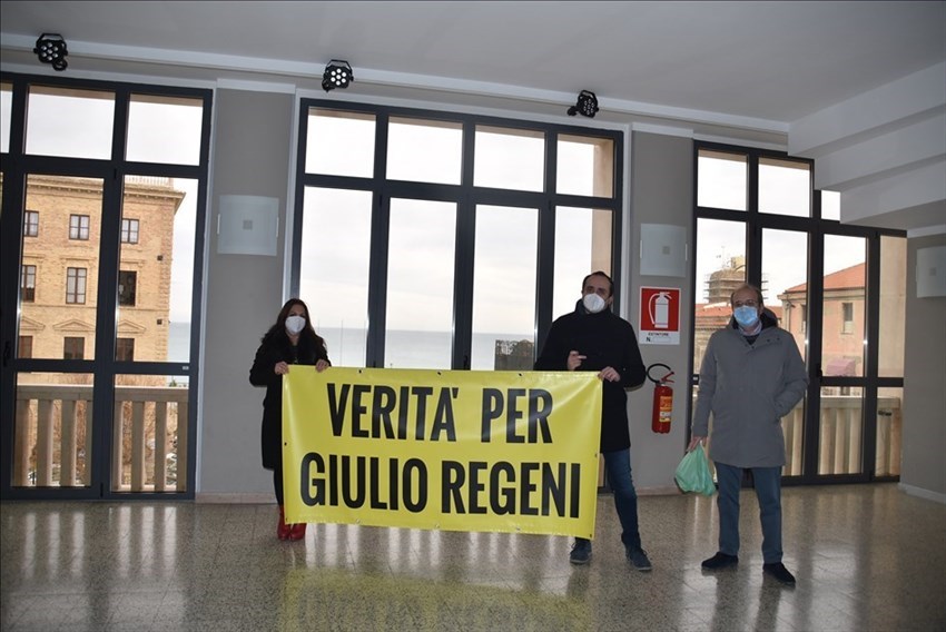 Sul municipio di Termoli torna lo striscione sulla vicenda di Giulio Regeni