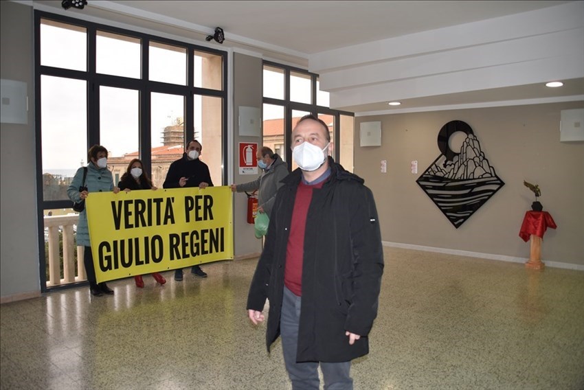 Sul municipio di Termoli torna lo striscione sulla vicenda di Giulio Regeni