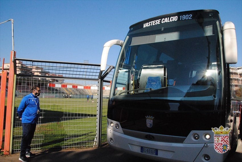 Nuovo autobus per la Vastese Calcio, presentato all'Aragona