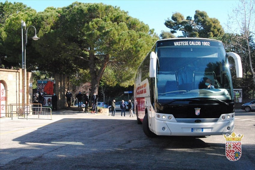 Nuovo autobus per la Vastese Calcio, presentato all'Aragona