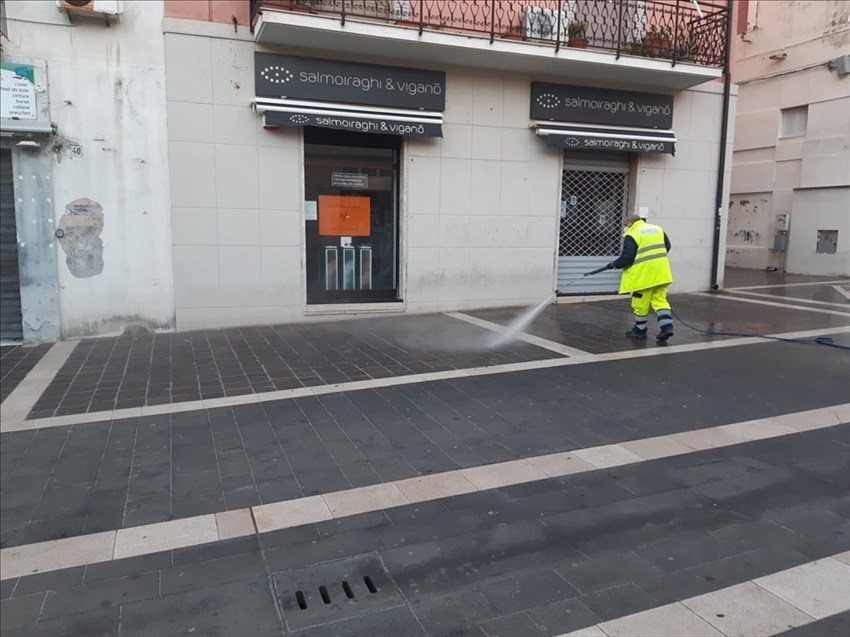 Servizio di lavaggio strade nella città di Termoli