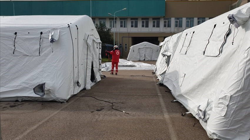 Ospedale da campo: le operazioni di allestimento della Croce Rossa al San Timoteo