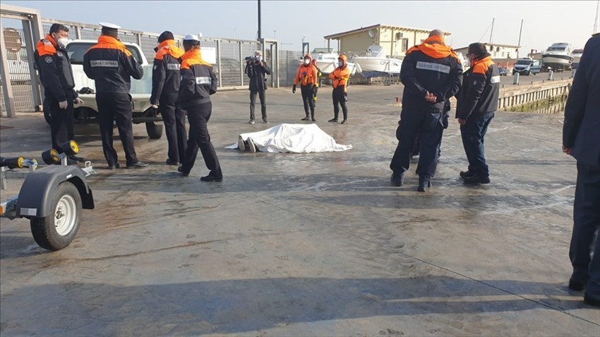 Affiora un cadavere al porto di Termoli, recuperato da Vigili del fuoco e Capitaneria