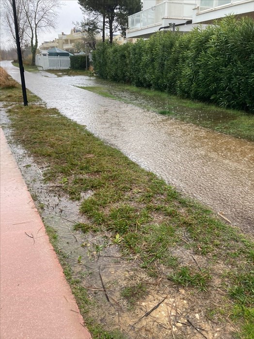 Maltempo, allagamenti a Vasto Marina e voragine in via Incoronata