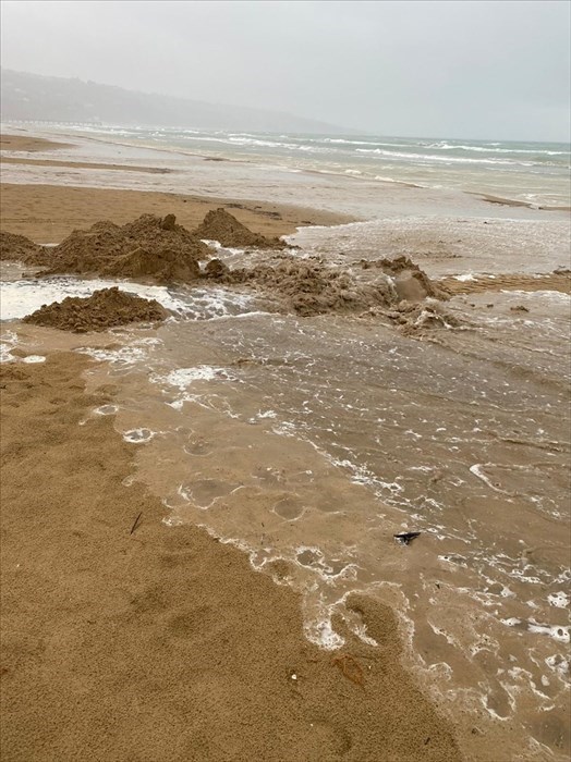 Maltempo, allagamenti a Vasto Marina e voragine in via Incoronata