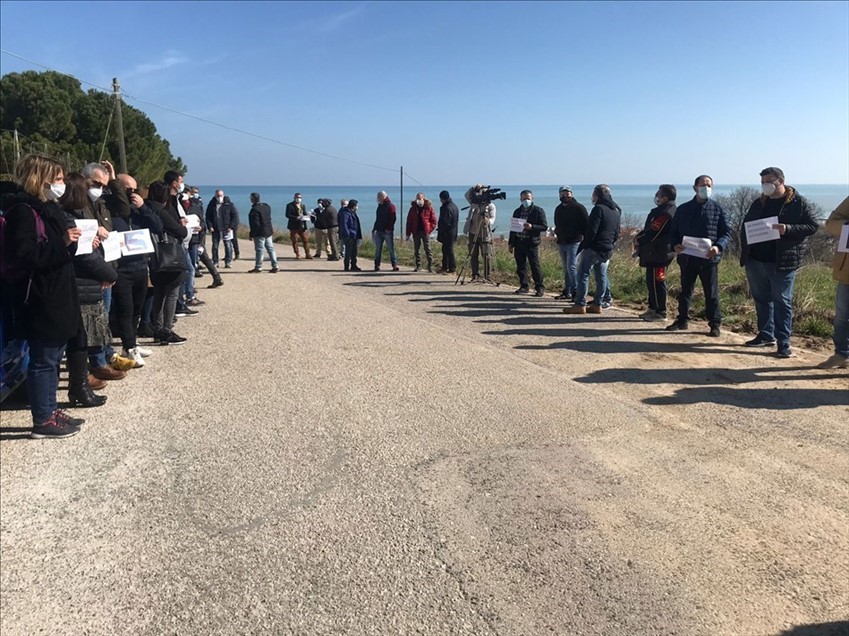 Sit-in dei lavoratori della Sabino Esplodenti: "80 famiglie ostaggio delle Istituzioni"