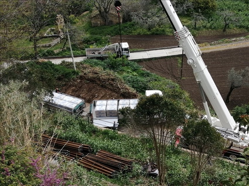 Loggia Amblingh: Gru di 50 metri a lavoro, passaggio interdetto fino a inizio giugno