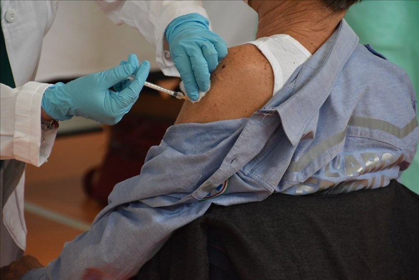 PalAirino: l'ottimismo dei medici sull'andamento delle vaccinazioni sui settantenni