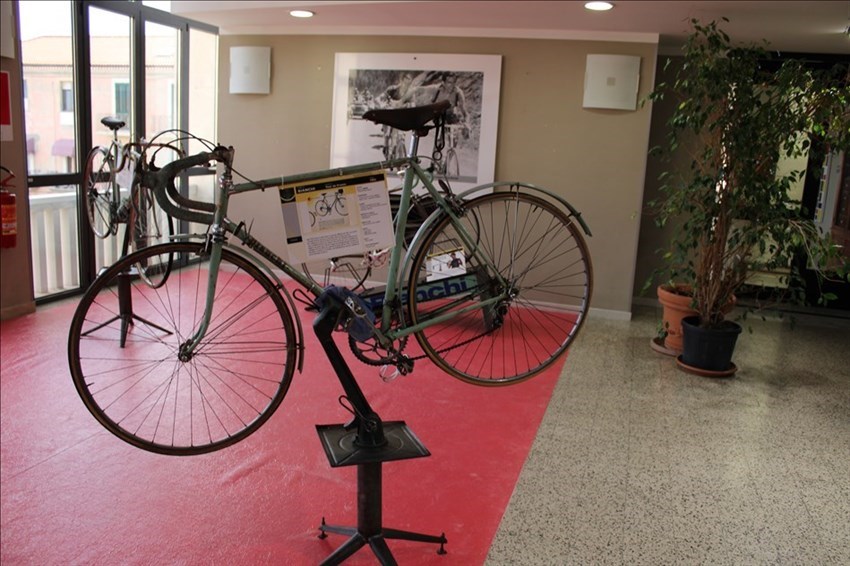 Giro d'Italia a Termoli: in municipio la mostra di biciclette antiche