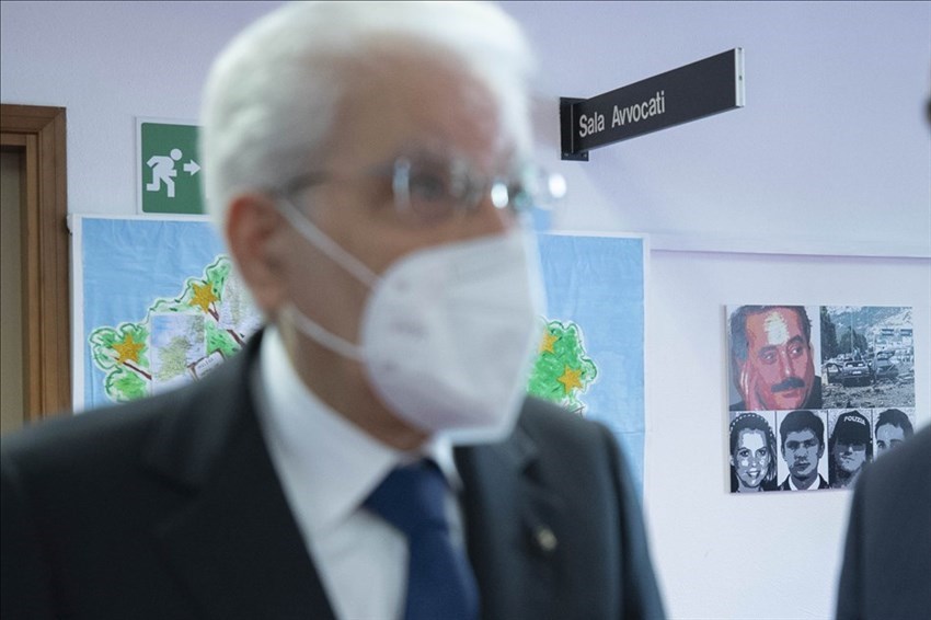 "O si sta con la mafia o si è contro", Mattarella ricorda le stragi di Capaci e di via D’Amelio