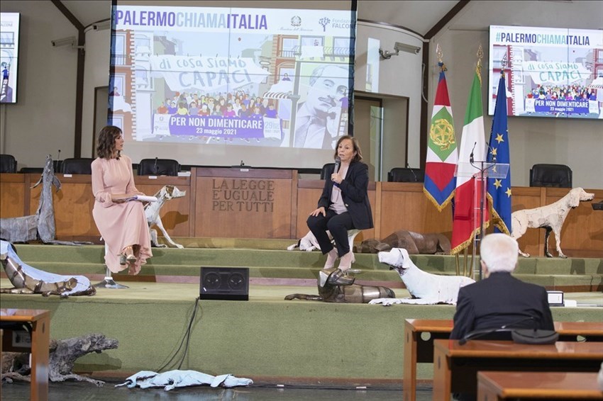 "O si sta con la mafia o si è contro", Mattarella ricorda le stragi di Capaci e di via D’Amelio