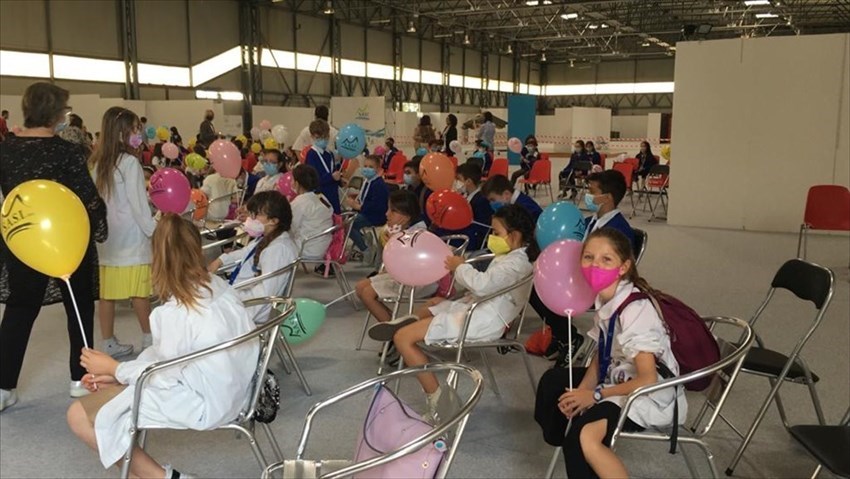 Palloncini colorati e tanti bambini festosi per la premiazione al concorso “C’era una volta l'acqua”