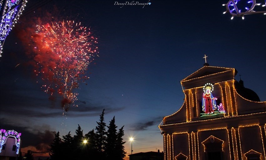 Madonna dei Miracoli: niente processione e pellegrini, spettacolo con i fuochi d'artificio
