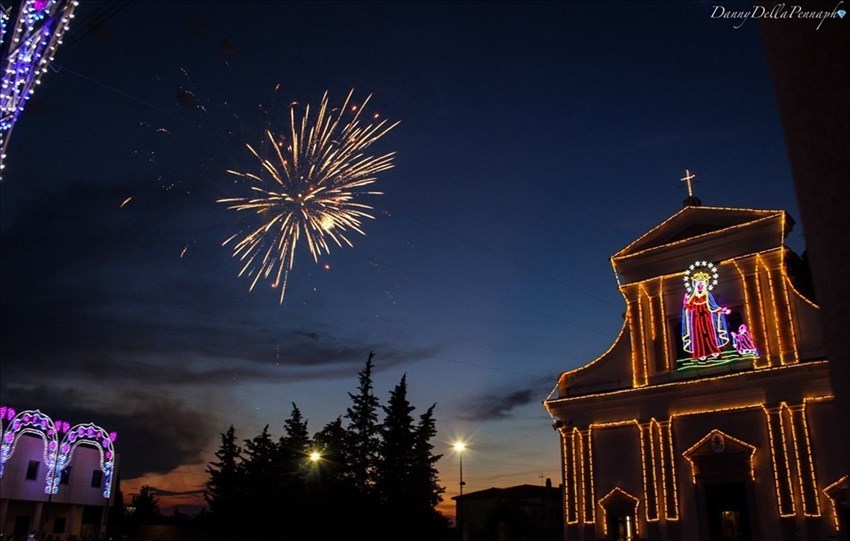 Madonna dei Miracoli: niente processione e pellegrini, spettacolo con i fuochi d'artificio