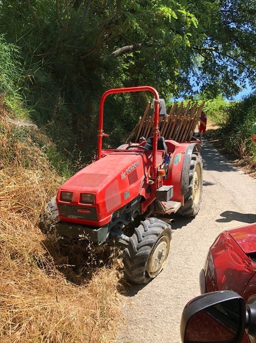 51enne schiacciato dal trattore, elitrasportato a Pescara: è morto