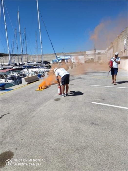 Imbarcazione in fiamme al Porto di Vasto e persona intossicata: è solo una esercitazione