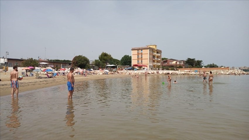 Terza domenica di giugno: temperature oltre i 30 gradi e spiagge affollate