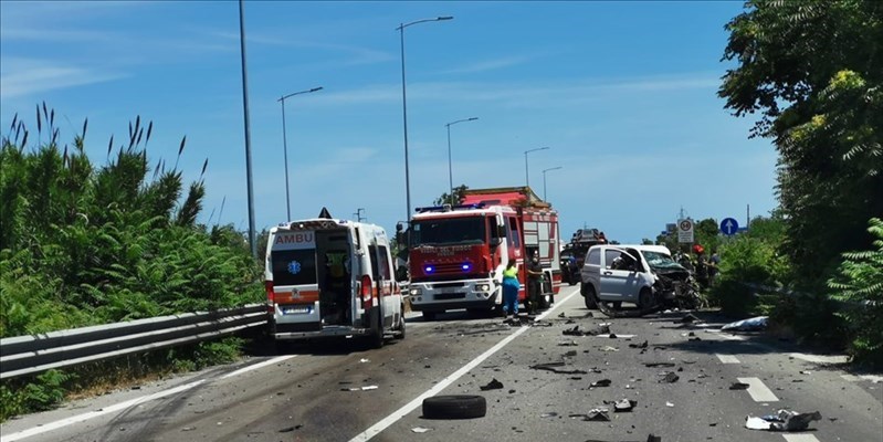 Termoli: Incidente Frontale Sulla Trignina Tra 2 Mezzi: 1 Ferito In ...