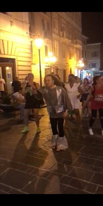 A Vasto un Flash mob in onore di Raffaella Carrà: "Un omaggio ad un mito italiano"