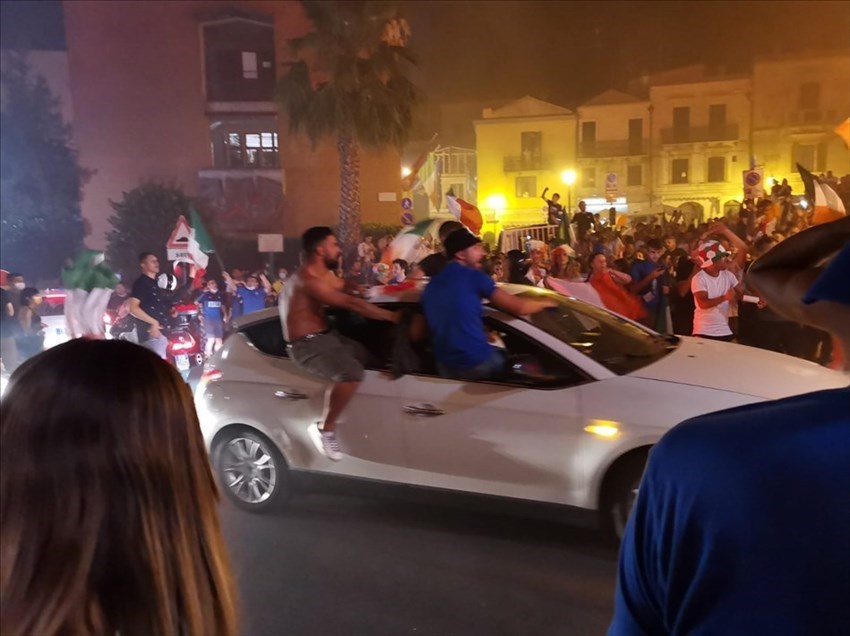 L'Italia vince gli Europei ai rigori contro l'Inghilterra, festa grande per le strade di Vasto