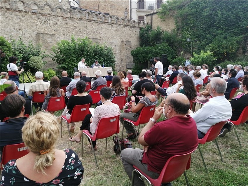 "La pandemia ci sta dando l'occasione di ripensare il modo in cui viviamo l'economia"