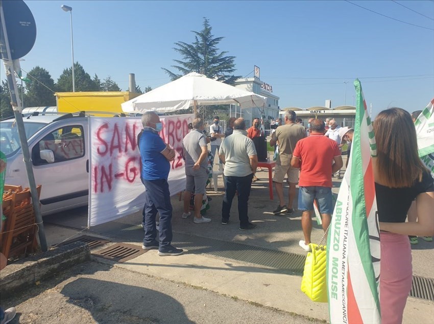 Sanmarco Industrial, sit-in contro il licenziamento di 50 dipendenti