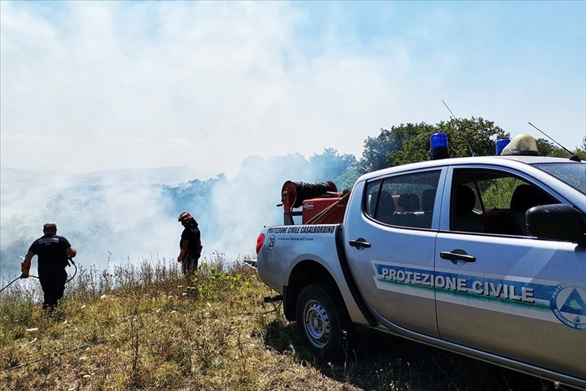 Incendio in località Fornace a Casalbordino, sul posto Vigili del fuoco e Protezione civile