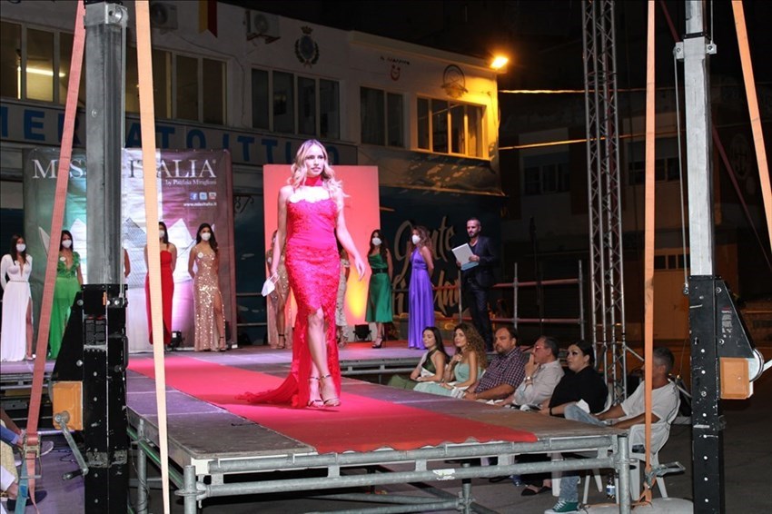 Sfilano che è una... bellezza: la tappa di Miss Italia al porto di Termoli