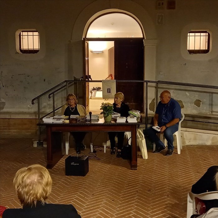 Vivace serata con le poesie di Giorgia Teresa Di Lullo e gli acquerelli di Bianca Benedetti