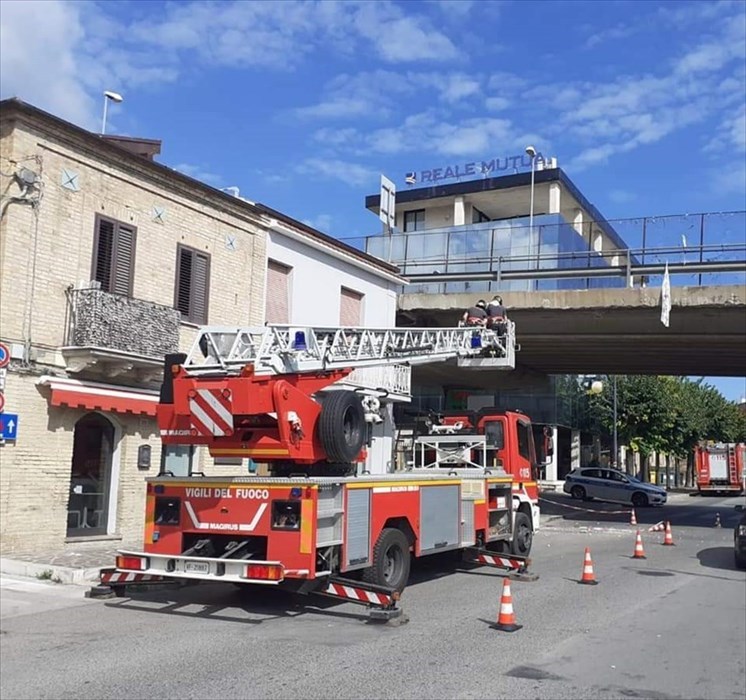 Caduta calcinacci in Corso Mazzini: area messa in sicurezza