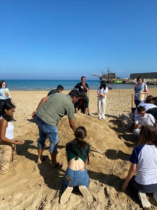 L’arte e il mare accessibili a tutti: "Marinando" a Punta Penna incontra gli studenti dell'Artistico