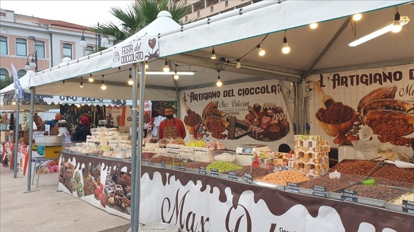 “Festa del Cioccolato”, in piazza Monumento esplode il gusto