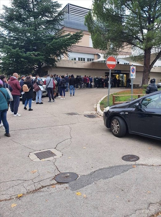 Ospedale Chieti, Marcozzi: "Continuano le file chilometriche all'ingresso"