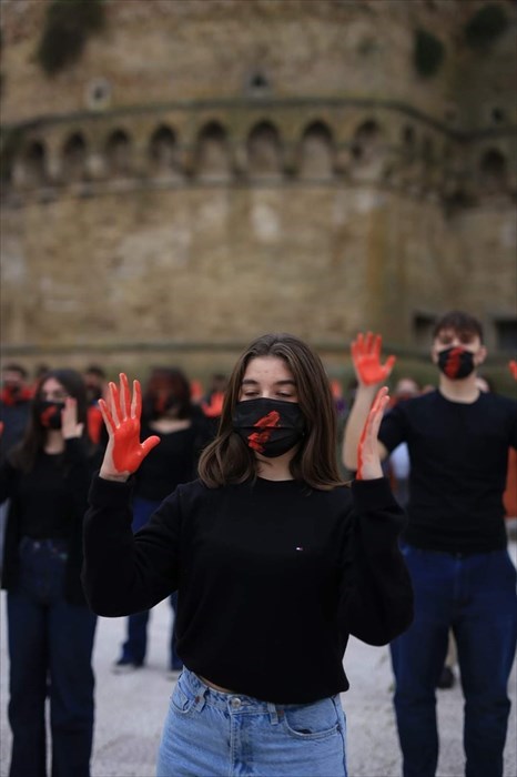 Studenti vastesi e Consulta giovanile in piazza: il flash mob contro la violenza di genere