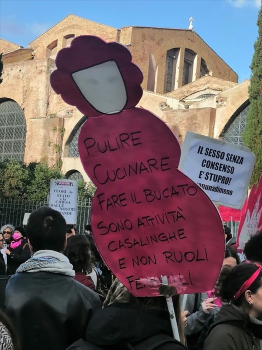 Dal flash mob di Termoli al corteo di Roma: «Il grido muto anti-violenza»