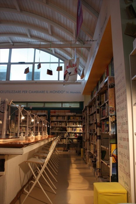 Oltre 4mila libri e giochi da tavola: nuova vita alla biblioteca del Polo Mattioli