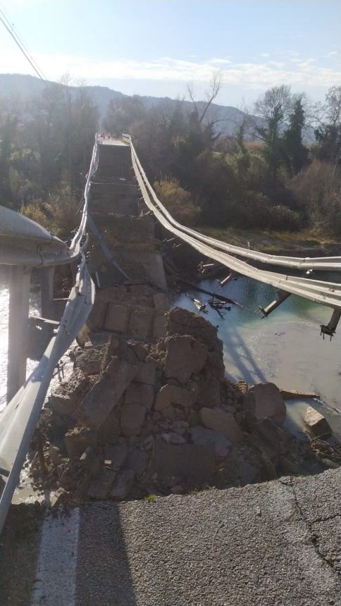 Crolla il ponte Guastacconcio a Paglieta, era chiuso da tempo