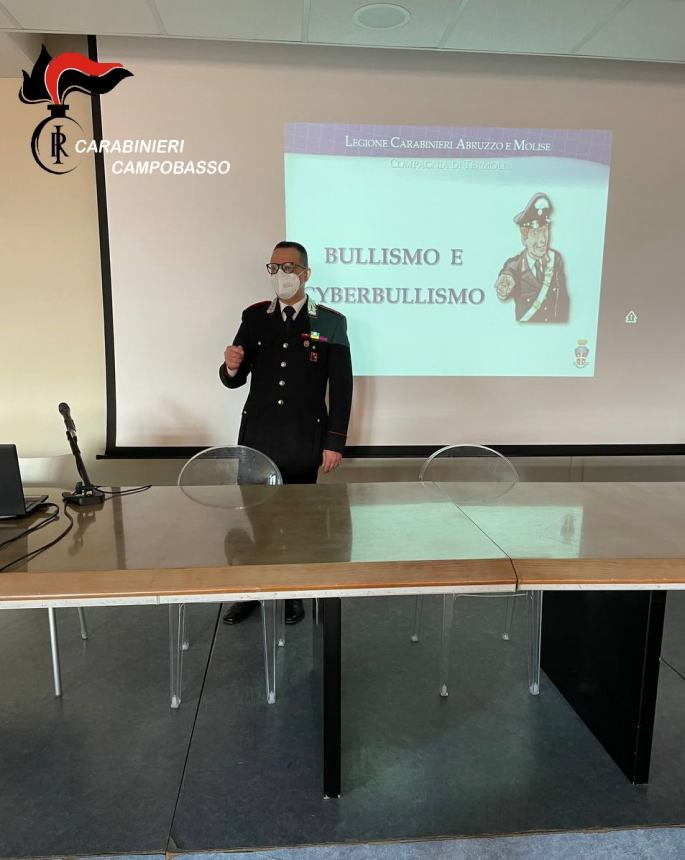 Cultura della legalità, l’Arma dei Carabinieri incontra gli studenti
