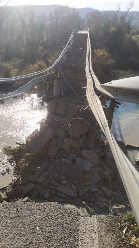 Crolla il ponte Guastacconcio a Paglieta, era chiuso da tempo