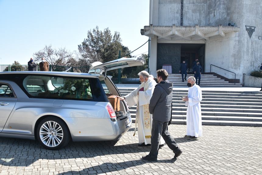 I funerali di padre Luigi Russo