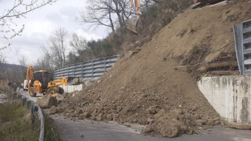 Alto E Medio Vastese: Dopo La Frana Sulla Strada Sp 150, Lavori In ...