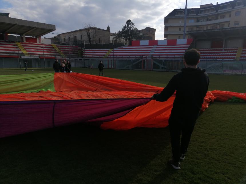 Dallo stadio Aragona il volo spettacolare della mongolfiera "per la libertà e la pace"