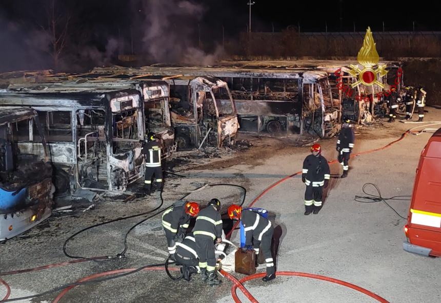 Autobus in fiamme a Trivento