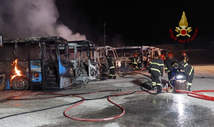 Autobus in fiamme a Trivento