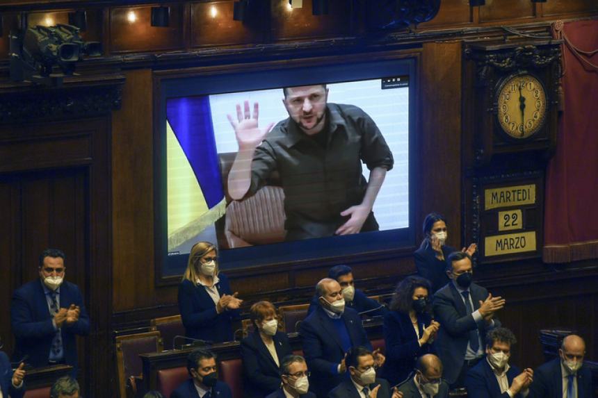 Zelensky alla Camera: "Mariupol come Genova, immaginatela distrutta"