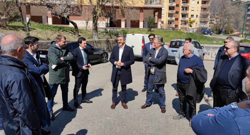 L'onorevole Riccardo Fraccaro con i portavoce del M5S ad Isernia  