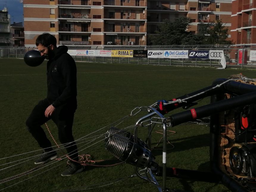 Dallo stadio Aragona il volo spettacolare della mongolfiera "per la libertà e la pace"