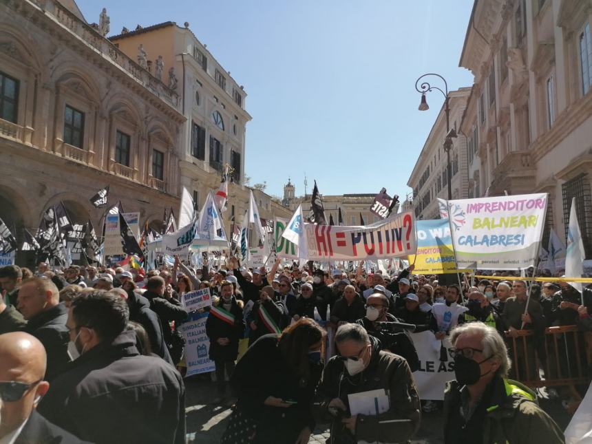 No alla "Legge Vergogna": la protesta dei balneari a Roma