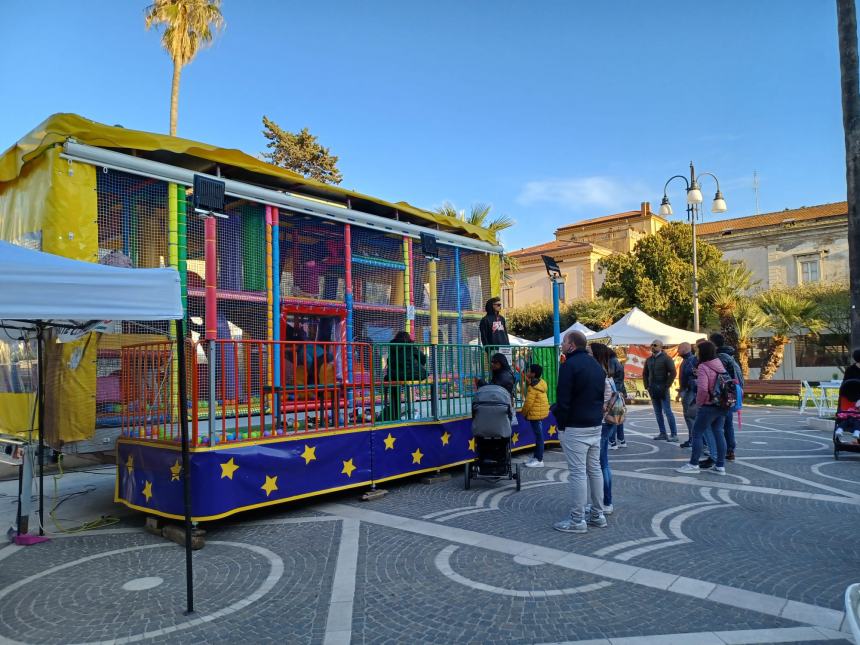 Musica, giochi, magia: in piazza Monumento c'è il "Villaggio dei bambini"